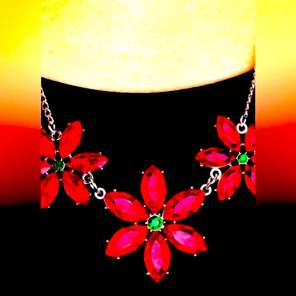 ♥️🎄♥️RARE CHRISTMAS NECKLACE❗️PAPARAZZI “MEADOW MUSE” MULTI RED NECKLACE❗️♥️🎄♥️ - Picture 3 of 8